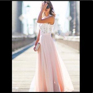 ⭐️ NWT Medium Pink and White Flowing Dress